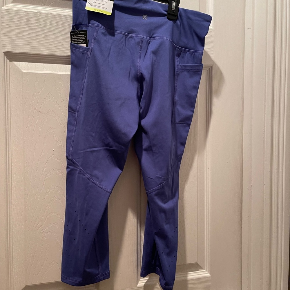 Champion ladies medium 20” Capri training pant